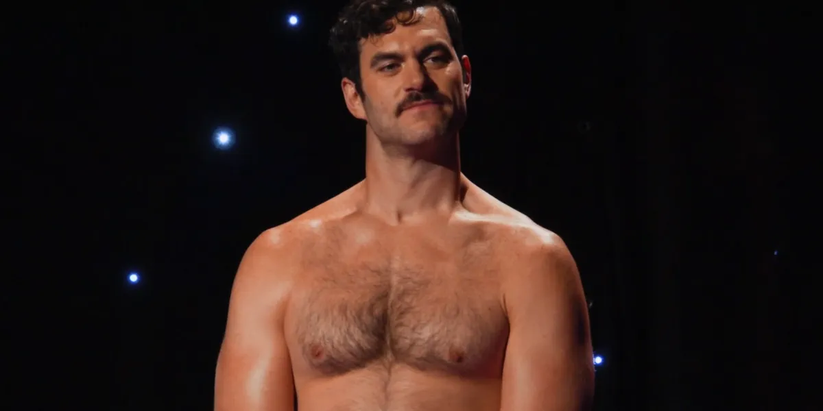 Evan Mulrooney fait une apparition surprise dans le Pit Crew lors de la finale de « RuPaul's Drag Race All Stars 11 »